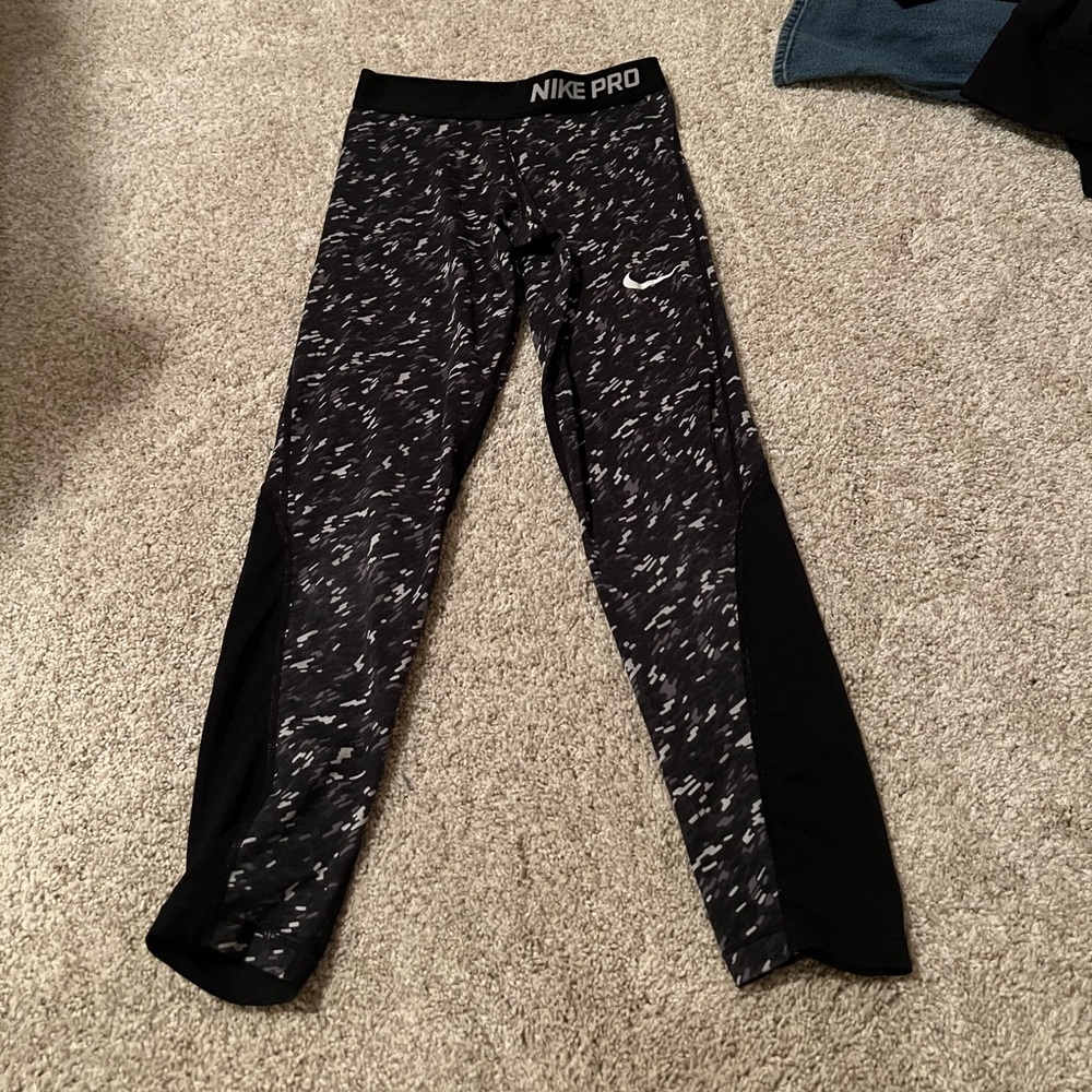 Nike pro Large black and white leggings